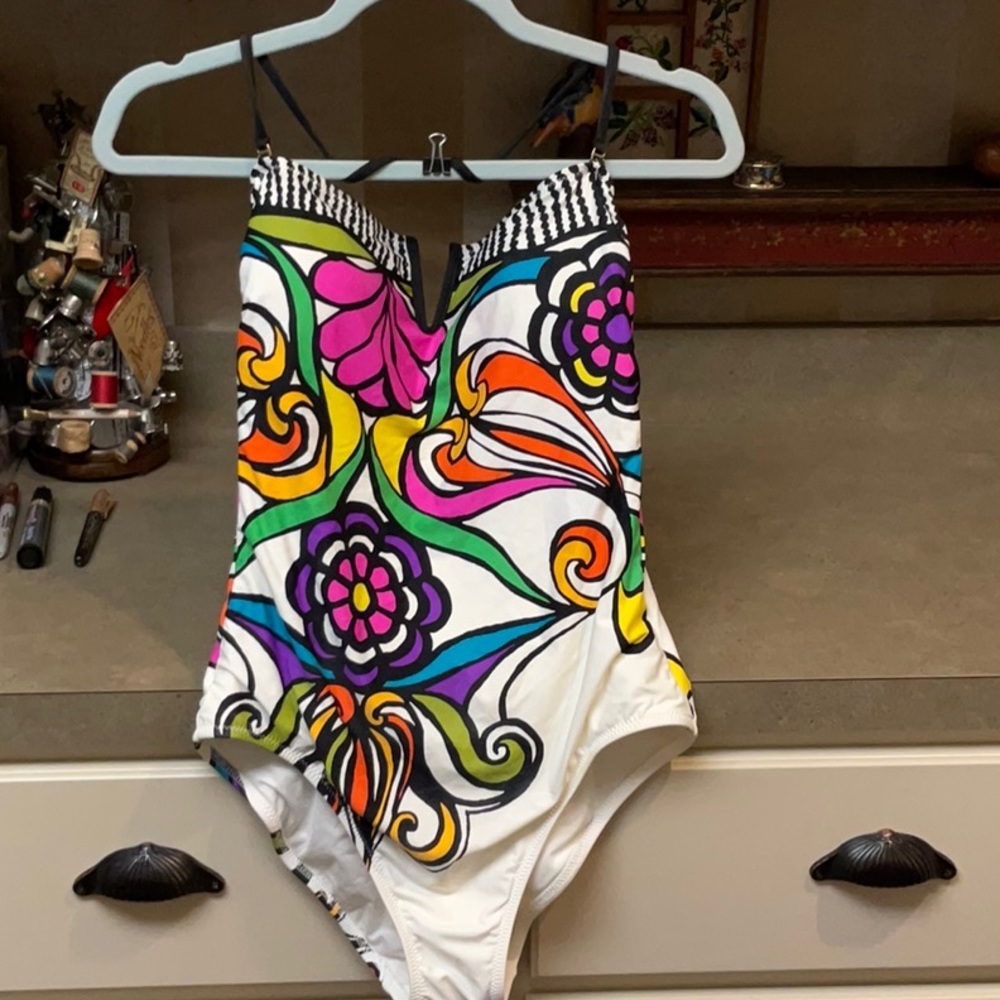 Gorgeous and jaw dropping TRINA TURK swimsuit.  Size 10. Never worn.